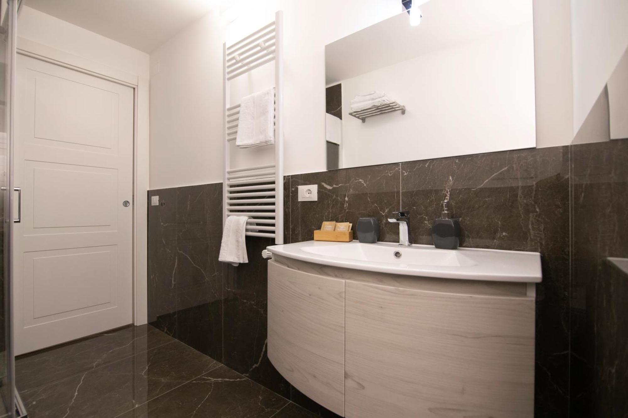 Villareale47 Luxury Suites & Rooms Палермо Екстериор снимка